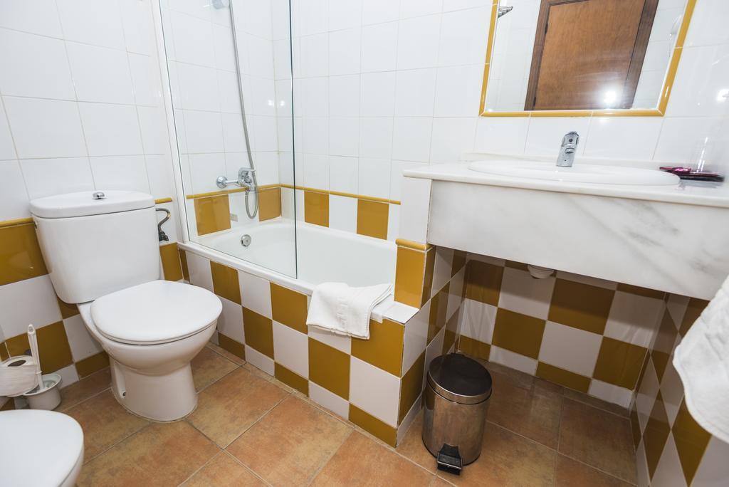 Hostal Las Cumbres Conil De La Frontera Exterior photo