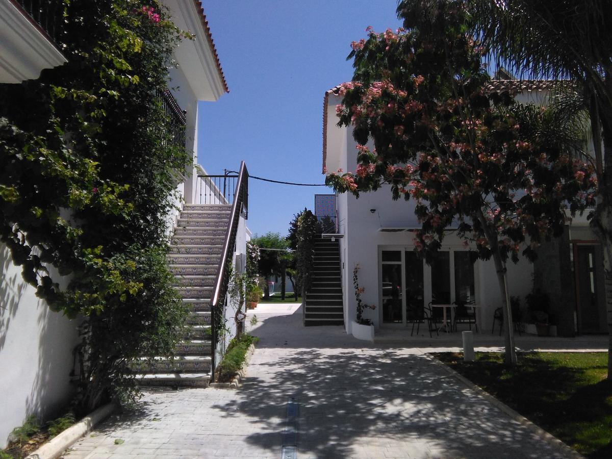 Hostal Las Cumbres Conil De La Frontera Exterior photo