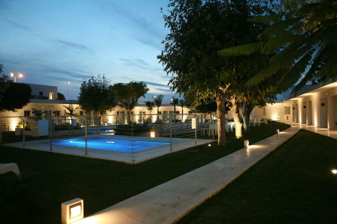 Hostal Las Cumbres Conil De La Frontera Exterior photo