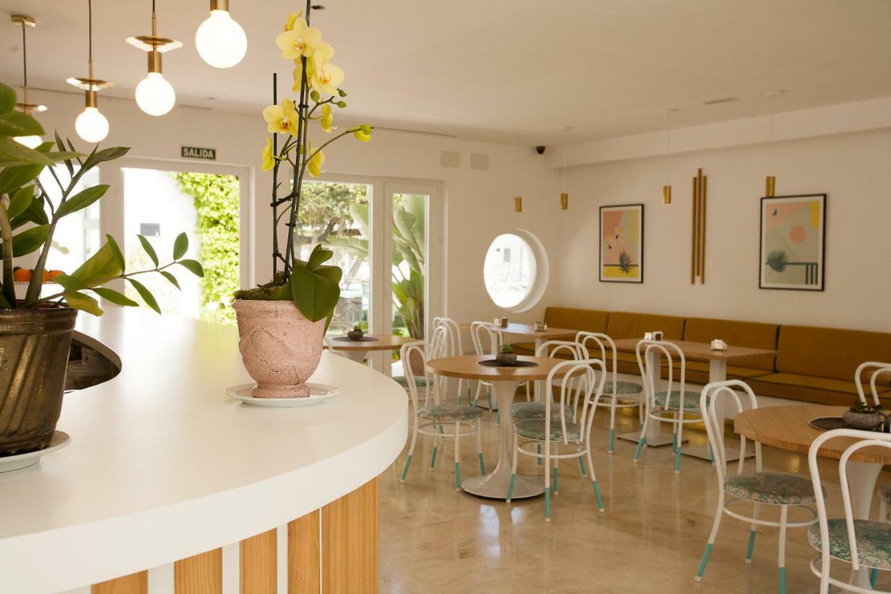 Hostal Las Cumbres Conil De La Frontera Exterior photo