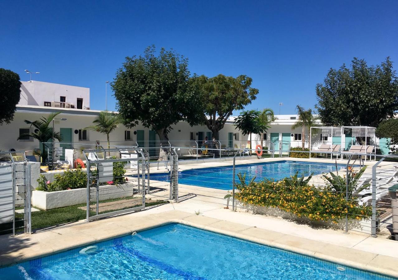 Hostal Las Cumbres Conil De La Frontera Exterior photo